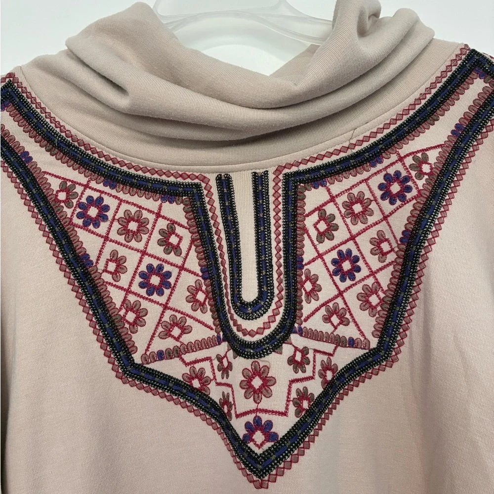 POL Cream Beige Oversize Sweater Sweatshirt Women’s Small Western